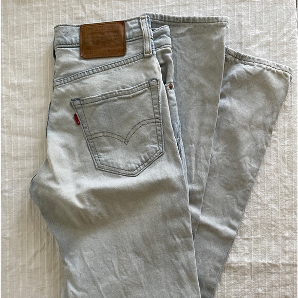 Levi’s | light wash blue Jean slim leg mid rise size 28 - Picture 4 of 4